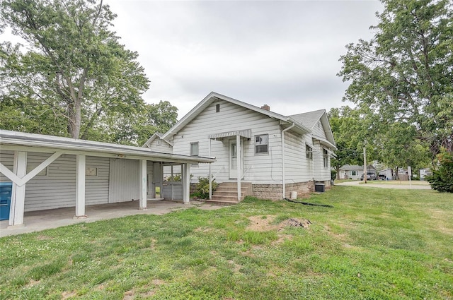 view of front of home with central air condition unit and a front lawn