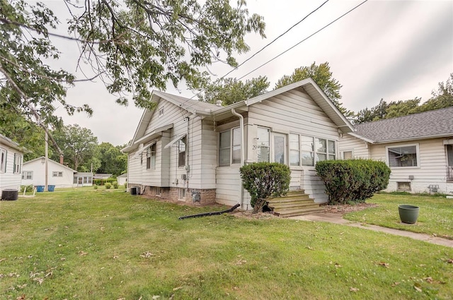 view of front of home featuring a front yard