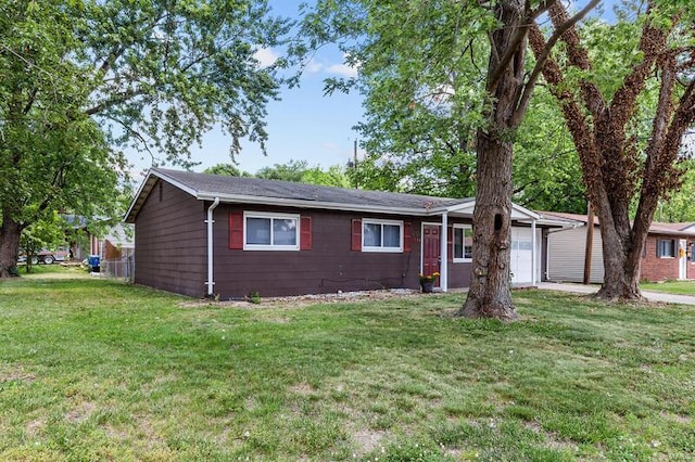 single story home with a front lawn