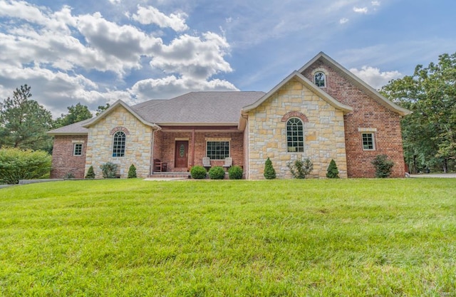 view of front of home featuring a front lawn