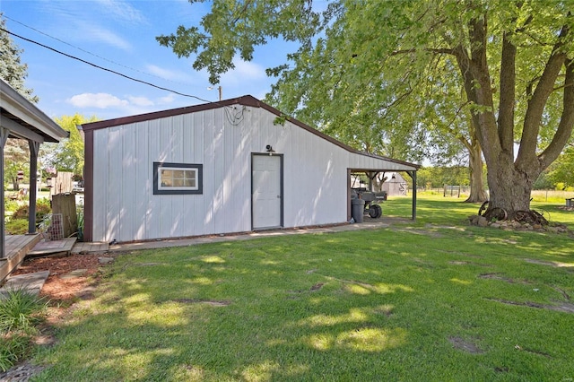 view of outdoor structure featuring a yard