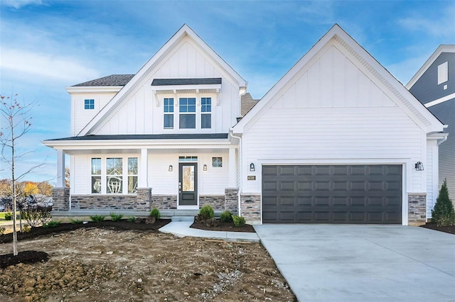 view of front of property with covered porch and a garage