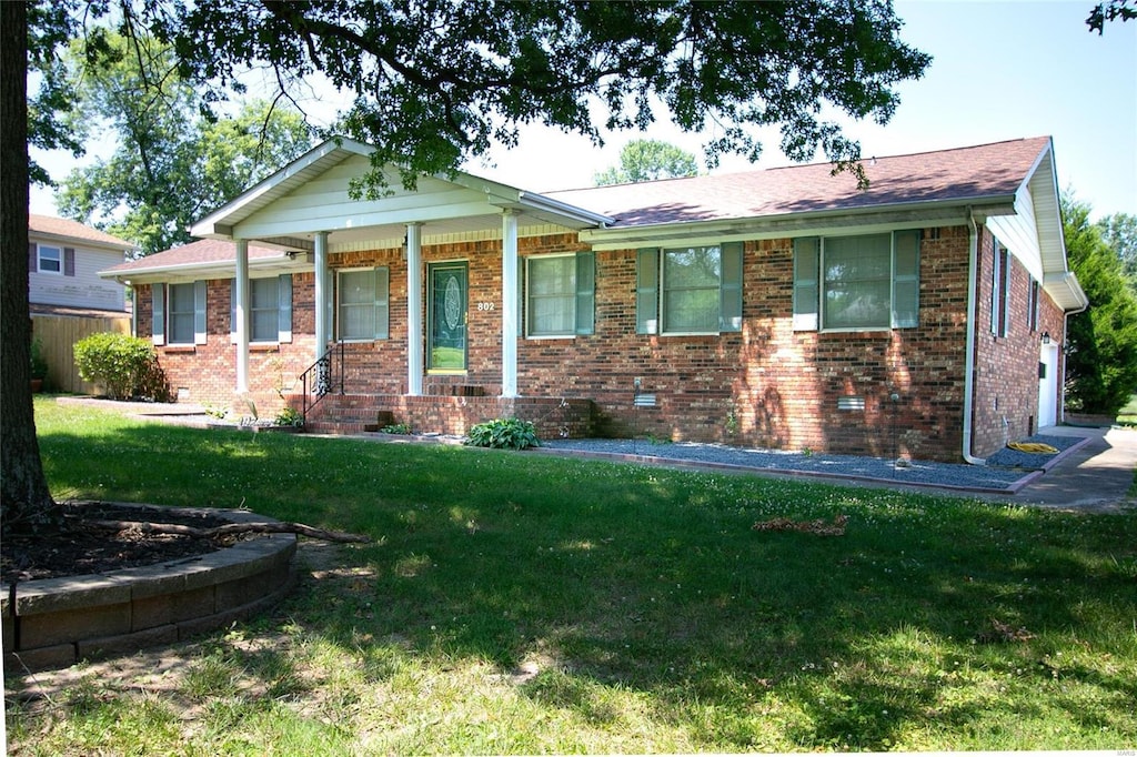 view of front of property with a front lawn and covered porch