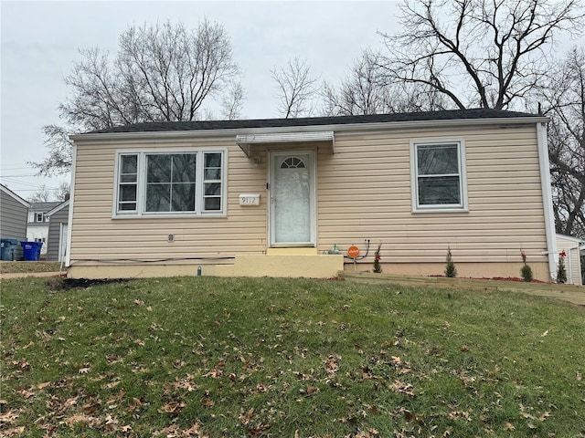 view of front of house with a front lawn