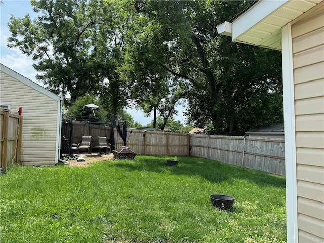 view of yard featuring an outdoor fire pit