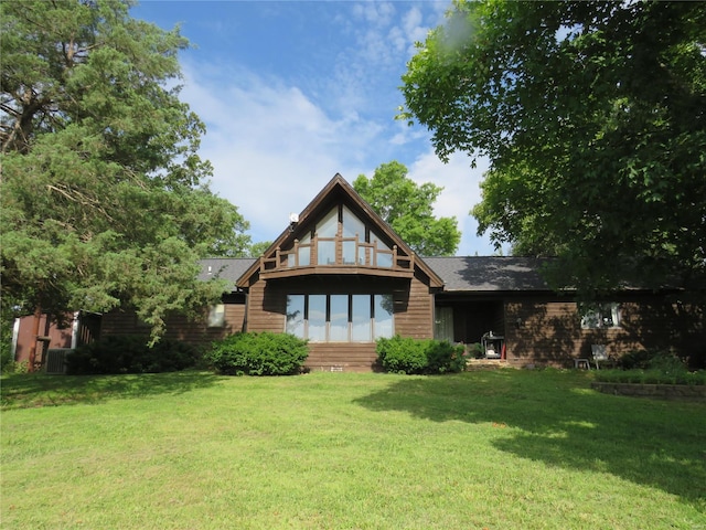 view of front of house with a front yard