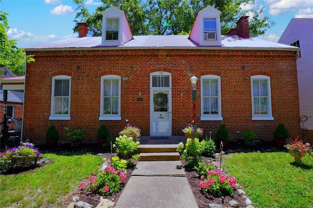 view of front facade featuring a front lawn