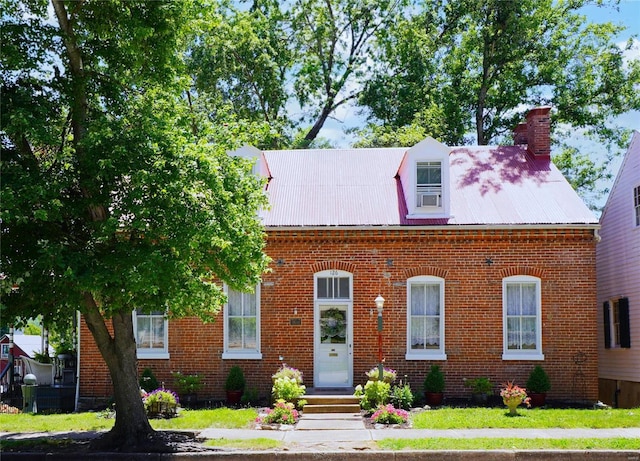 view of front of home with a front lawn