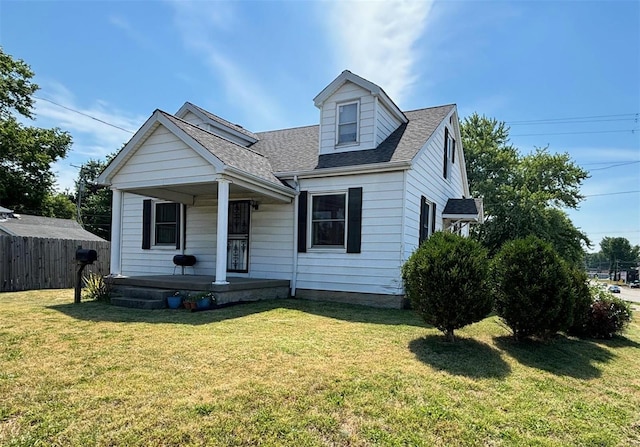 view of front of property featuring a porch and a front lawn