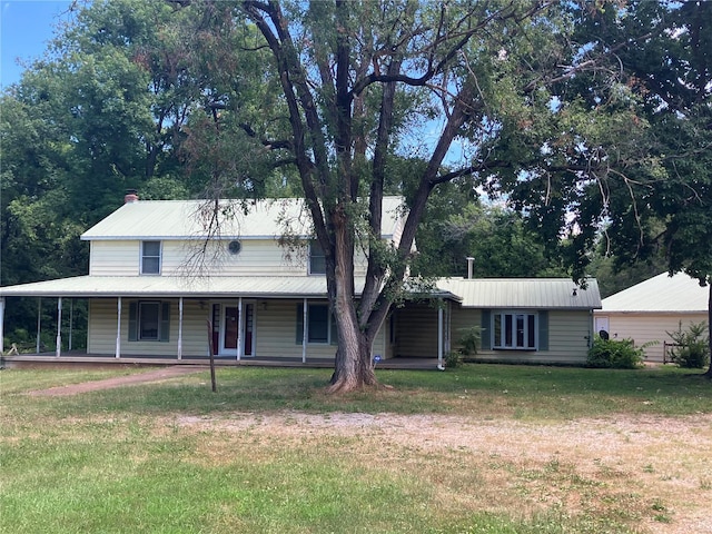 view of front of home with a front lawn