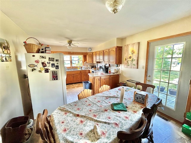 dining room with ceiling fan