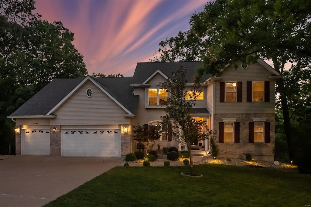 view of front of property with a lawn