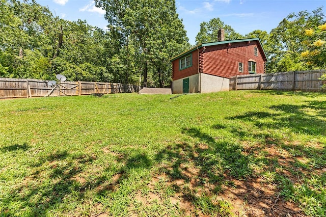 view of yard featuring a fenced backyard