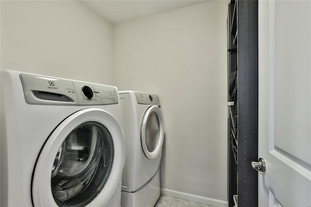 washroom featuring tile patterned floors and washing machine and dryer