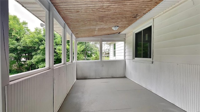 unfurnished sunroom with a healthy amount of sunlight and vaulted ceiling