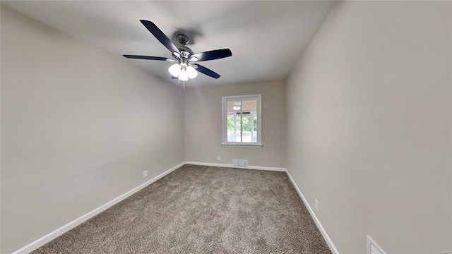 carpeted empty room featuring ceiling fan