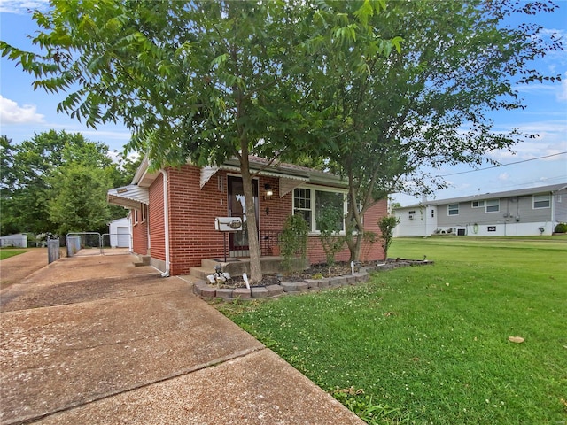 view of front of property with a front lawn