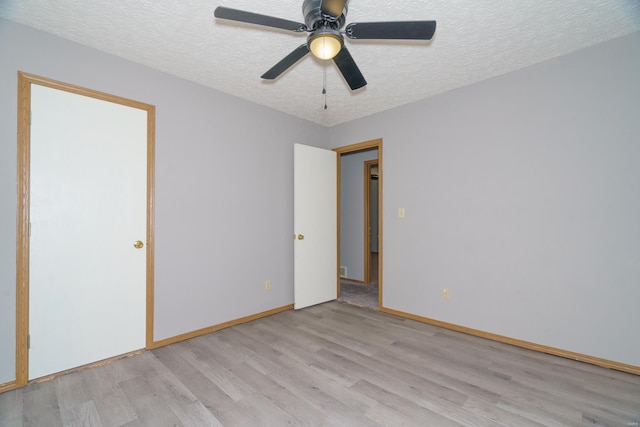 unfurnished room with a textured ceiling, light hardwood / wood-style flooring, and ceiling fan