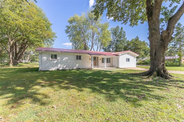 view of front of property with a front lawn