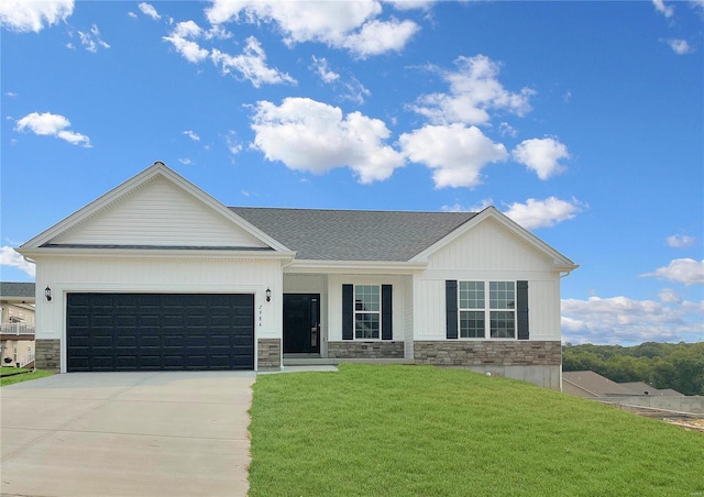 view of front of house featuring a front lawn and a garage