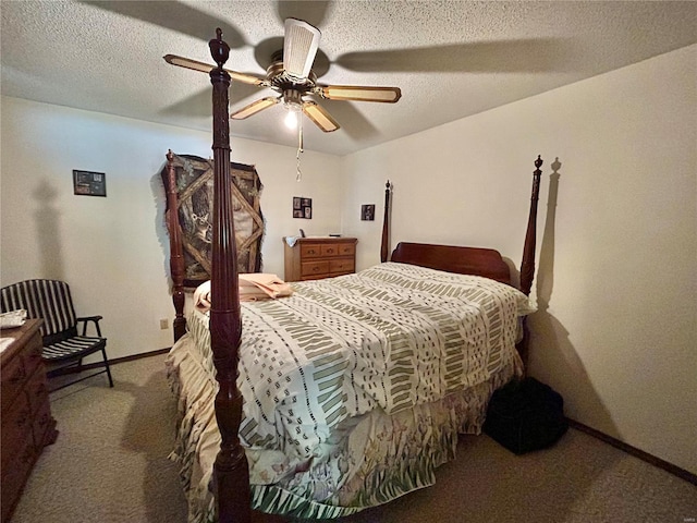 bedroom with a textured ceiling, carpet floors, and ceiling fan