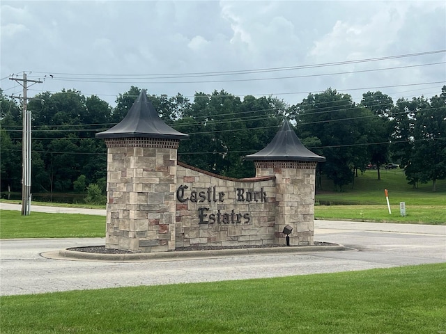 community sign featuring a lawn