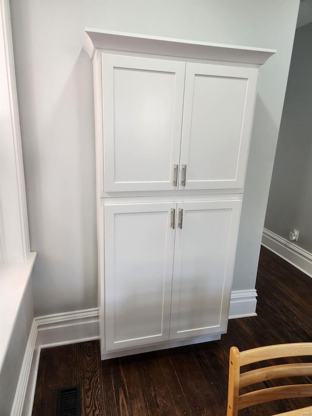 room details featuring hardwood / wood-style floors