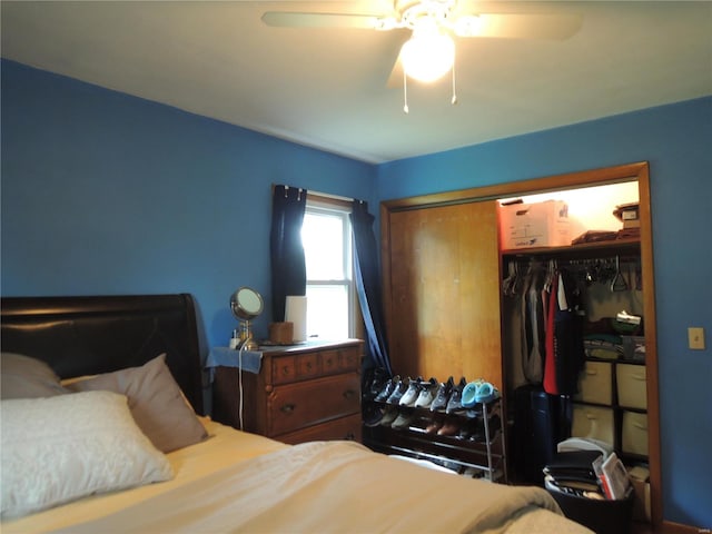 bedroom featuring ceiling fan and a closet