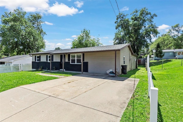 view of front of house with a front yard