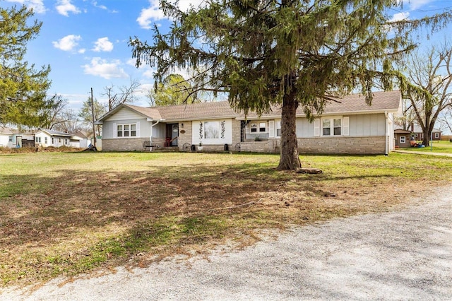 ranch-style home featuring a front yard