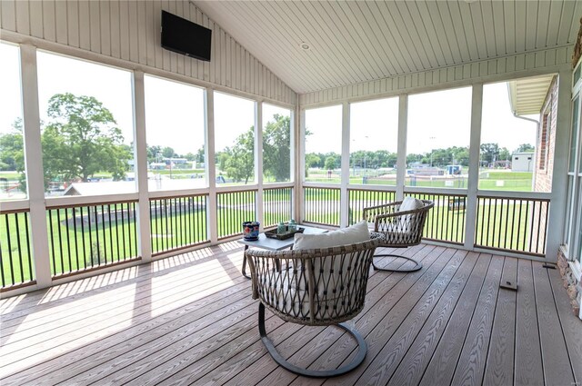 sunroom with vaulted ceiling