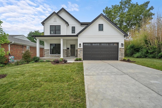 view of front of property featuring a front lawn, a garage, and a porch