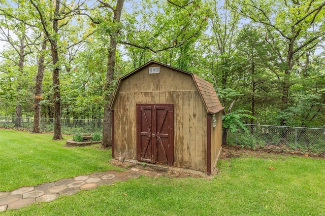 view of outdoor structure featuring a yard