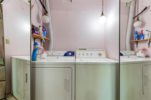 laundry room with washing machine and dryer