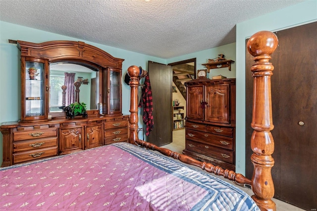 bedroom with carpet flooring and a textured ceiling