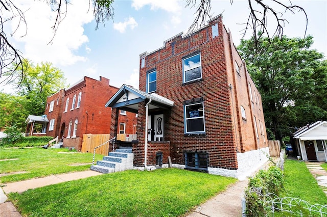 view of front of home featuring a front lawn