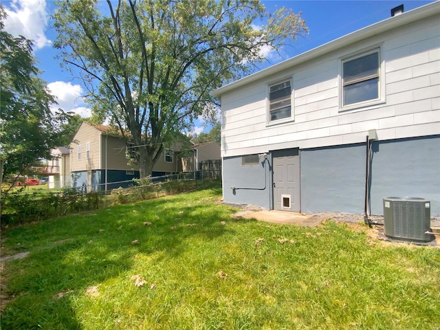 view of yard featuring central AC unit