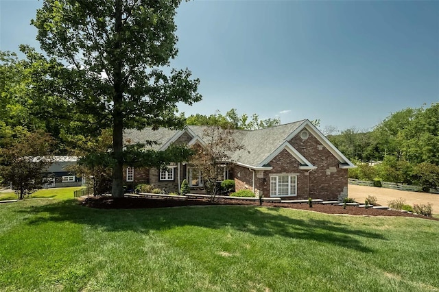 view of front of property with a front yard