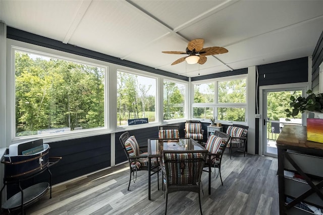 sunroom / solarium with ceiling fan