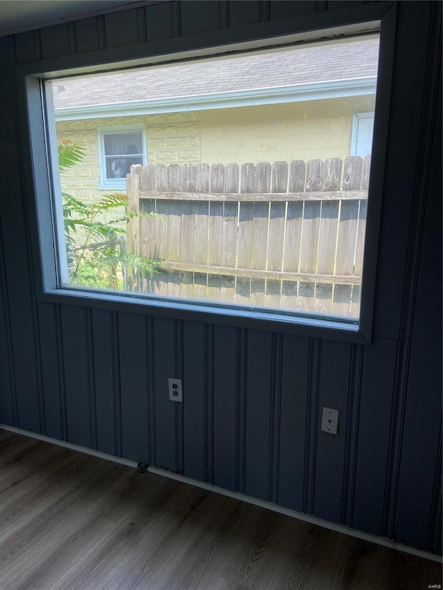 interior details with hardwood / wood-style flooring