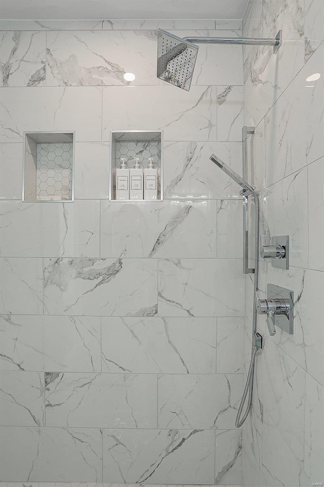 room details featuring tiled shower