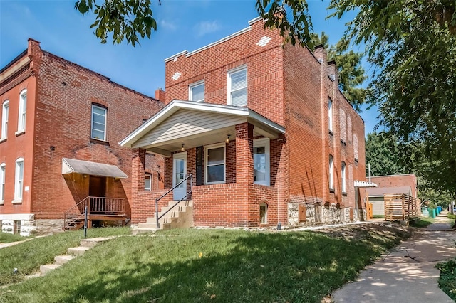 view of front of house featuring a front yard