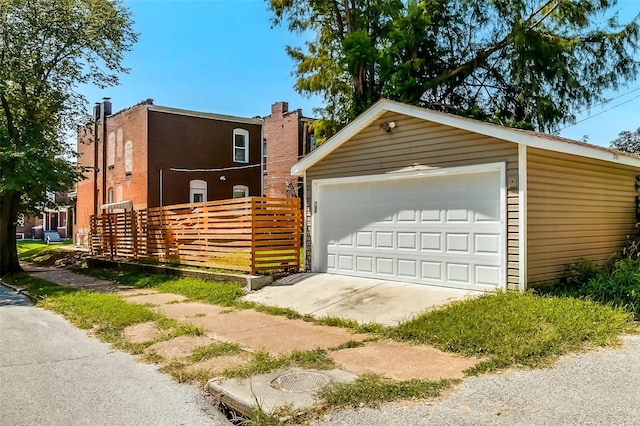 view of front facade featuring an outdoor structure and a garage