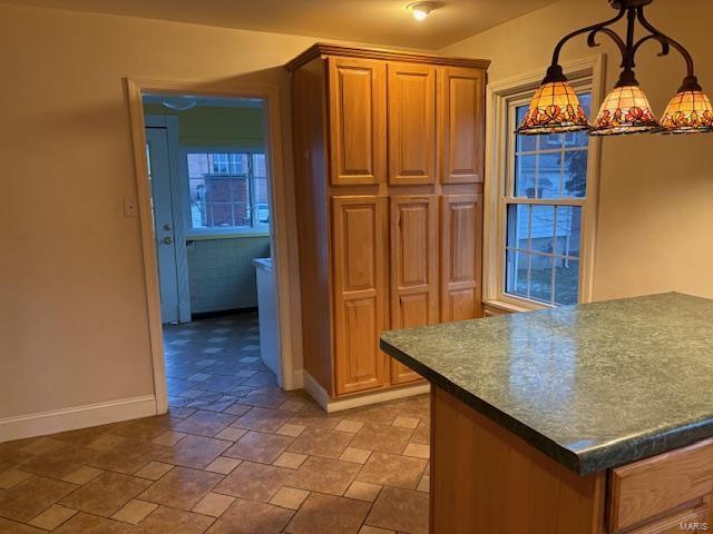 kitchen with decorative light fixtures