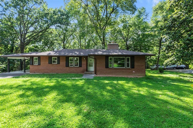 ranch-style house featuring a front yard