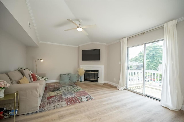 living room with crown molding, ceiling fan, vaulted ceiling, and light hardwood / wood-style flooring