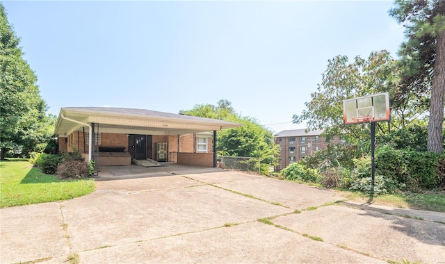 view of front facade featuring a carport