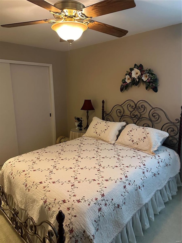 carpeted bedroom featuring ceiling fan