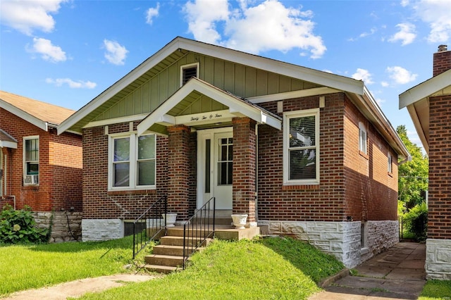 view of front of property with a front lawn