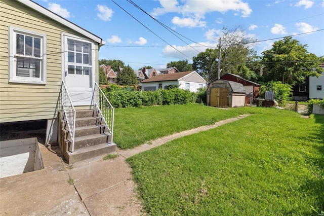 view of yard featuring a shed